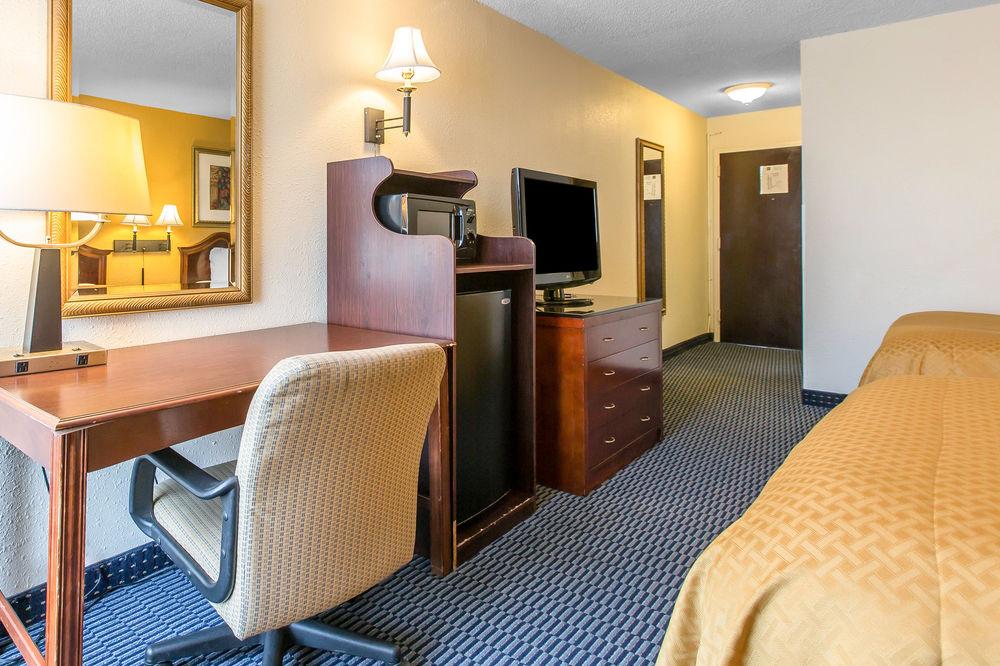 Days Inn By Wyndham Хейвлок Экстерьер фото